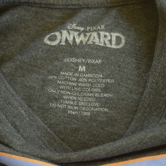 Disney Onward Graphic T-Shirt The Wizard Tarot Card Design Size Medium - Picture 4 of 4
